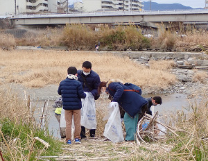 猪名川での清掃活動